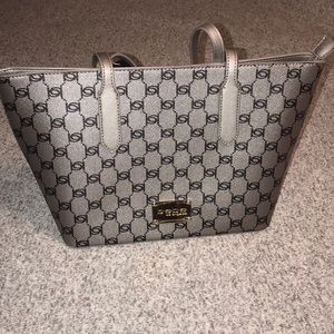 Bebe Lizard tote NWT